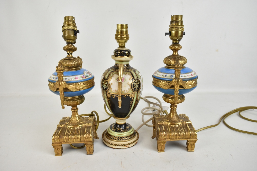 A pair of French early 20th century gilt metal mounted porcelain table lamps, height including - Bild 2 aus 4
