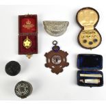 A mixed group of collectors' items including an early 20th century cheroot holder with 9ct gold