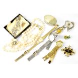 Various items of costume jewellery to include brooches, fashion watches, etc.