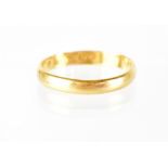 A gold band ring, size R, approx 3.2g.