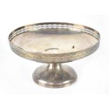 A George V hallmarked silver footed bowl, Mappin & Webb, Sheffield 1923, diameter 20cm, approx 10.