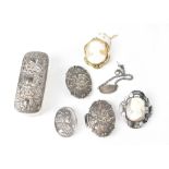 A quantity of silver and white metal jewellery to include two vintage cameo brooches,