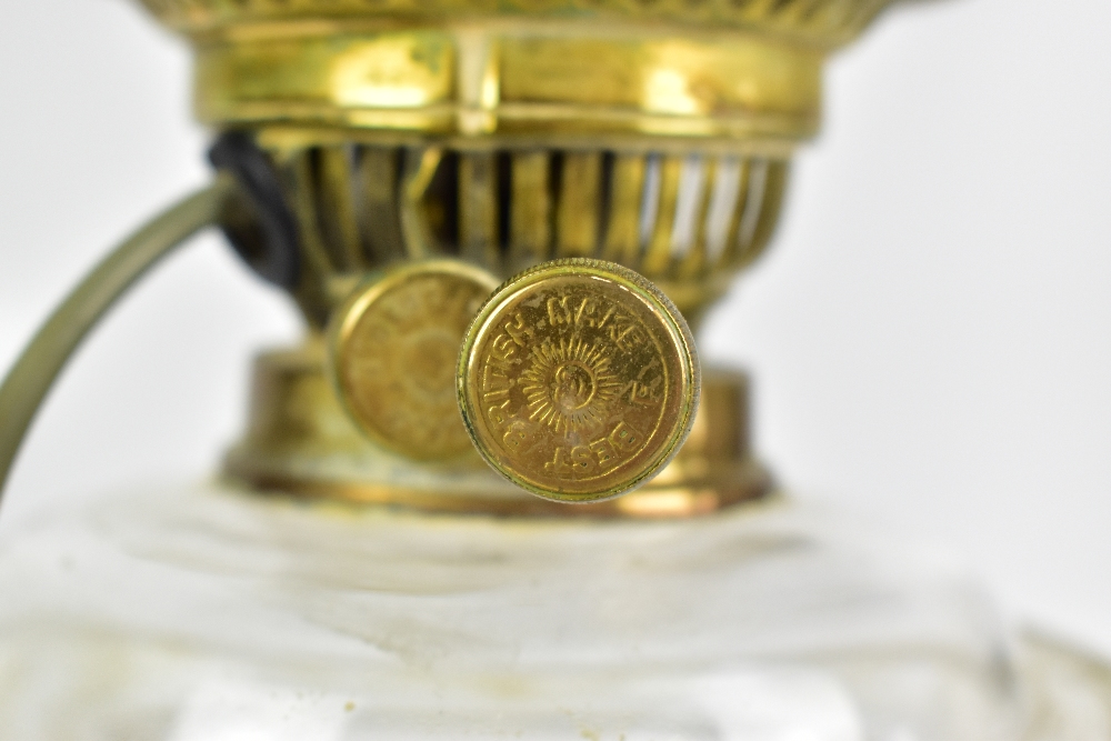 A late 19th century oil lamp with clear glass reservoir and frosted glass shade, height 56cm ( - Image 5 of 5