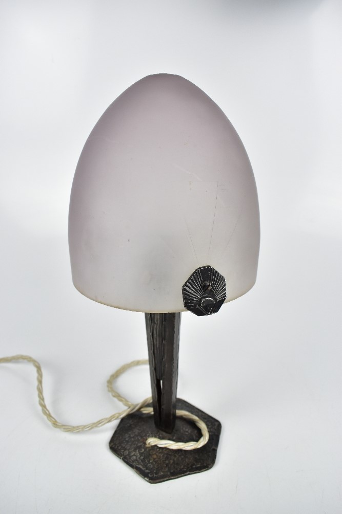 A reproduction Art Deco style table lamp with frosted glass shade featuring etched geometric detail, - Image 4 of 5