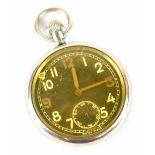 A base metal keyless wind military issue pocket watch with black dial, the case back inscribed '↑ G.