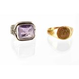 A gentlemen's hallmarked 9ct gold signet ring, size W, approx. 3.