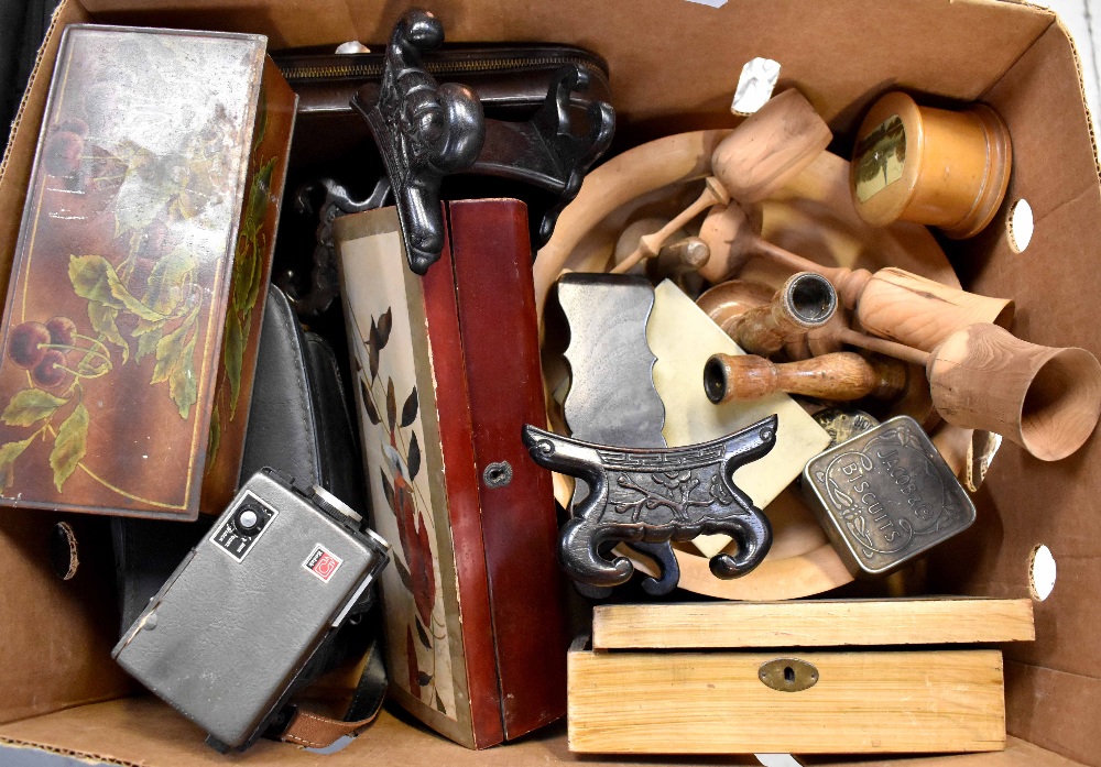 A quantity of treen to include decorative goblets, bowls, candlesticks etc,