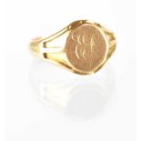 A gentlemen's 18ct gold signet ring inscribed with entwined initials 'EP', size U, approx 7g.