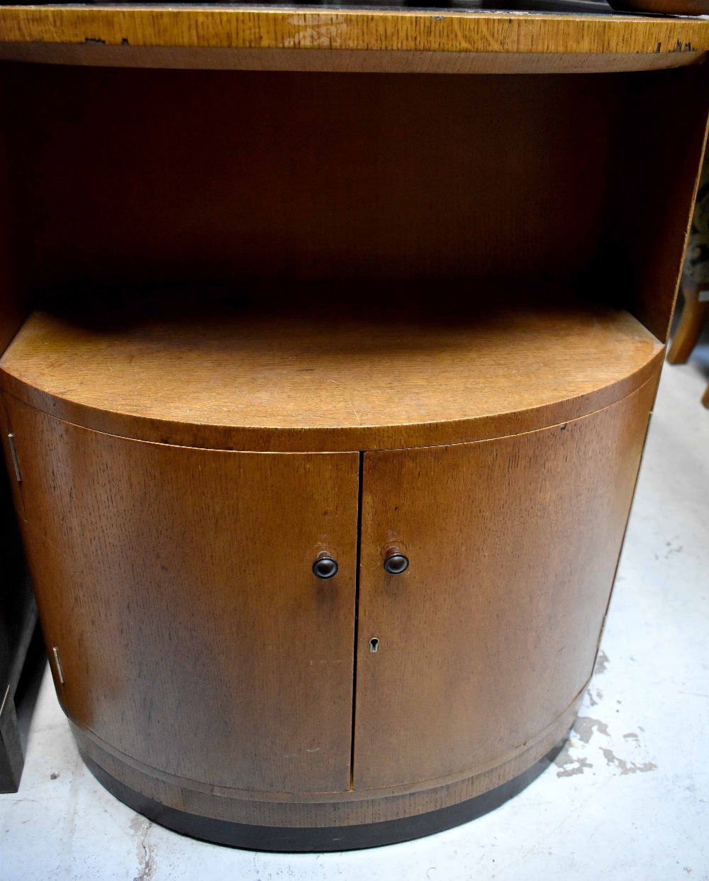 An early/mid-20th century oak Art Deco kneehole desk, - Image 3 of 4