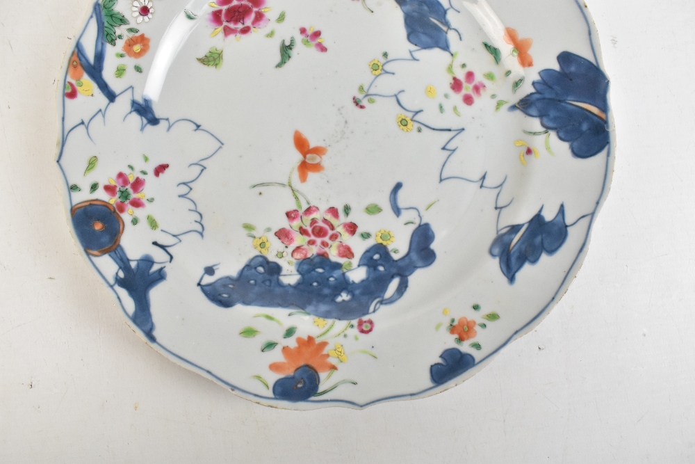 An 18th century Chinese porcelain unfinished Tobacco Leaf pattern plate with enamelled detail and - Image 3 of 4