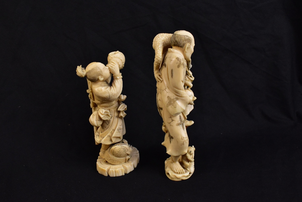 A Japanese Meiji period carved ivory okimono modelled as a warrior blowing into a conch shell with a - Image 4 of 5