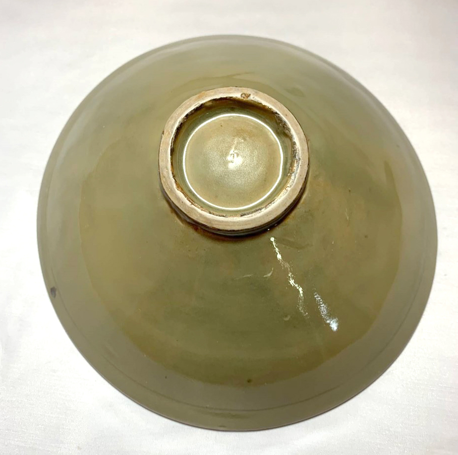 A Chinese Northern Song Period (11th-12th century) Yaozhou celadon glazed stoneware bowl  with - Image 5 of 10