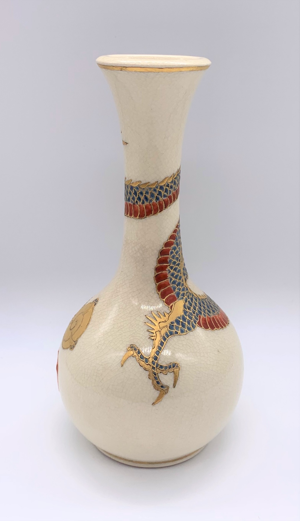 A Japanese Meiji period Satsuma vase decorated with a single dragon on a cream ground, unsigned, - Bild 3 aus 6