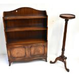 A reproduction mahogany waterfall bookcase, height 119.5cm, width 84cm, depth 25.5cm, and a
