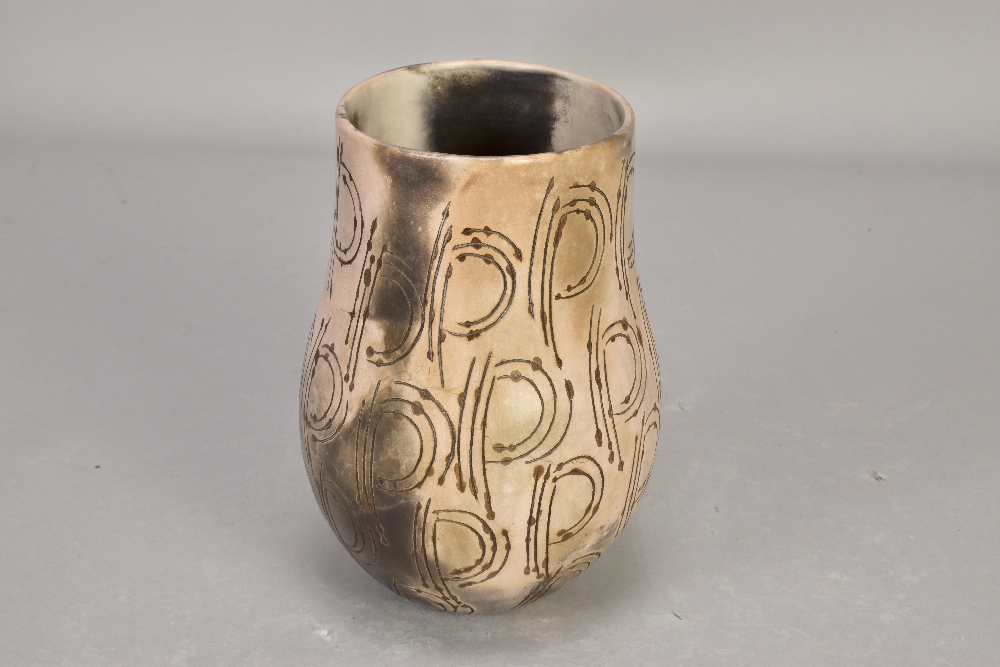 ANTONIA SALMON (born 1959); a smoke fired stoneware vessel, burnished with incised decoration, - Image 4 of 6