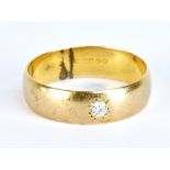 A 9ct yellow gold gentleman’s signet ring set with single small diamond, size Z, approx 5g, band