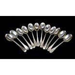 A set of twelve Edward VII hallmarked silver tablespoons, Goldsmiths & Silversmiths Co Ltd,