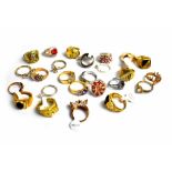 Twenty-five various dress rings made of varying metals (25).