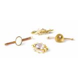 Two 9ct gold brooches,