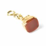 A Victorian hallmarked 9ct gold carnelian set fob seal, approx 4.3g.