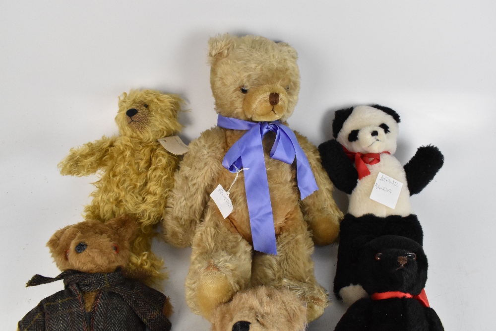 Nine teddy bears including Steiff 'Browny Bär 14', two Laura Grant 'Wellie Bear Gang' bears in - Image 2 of 4