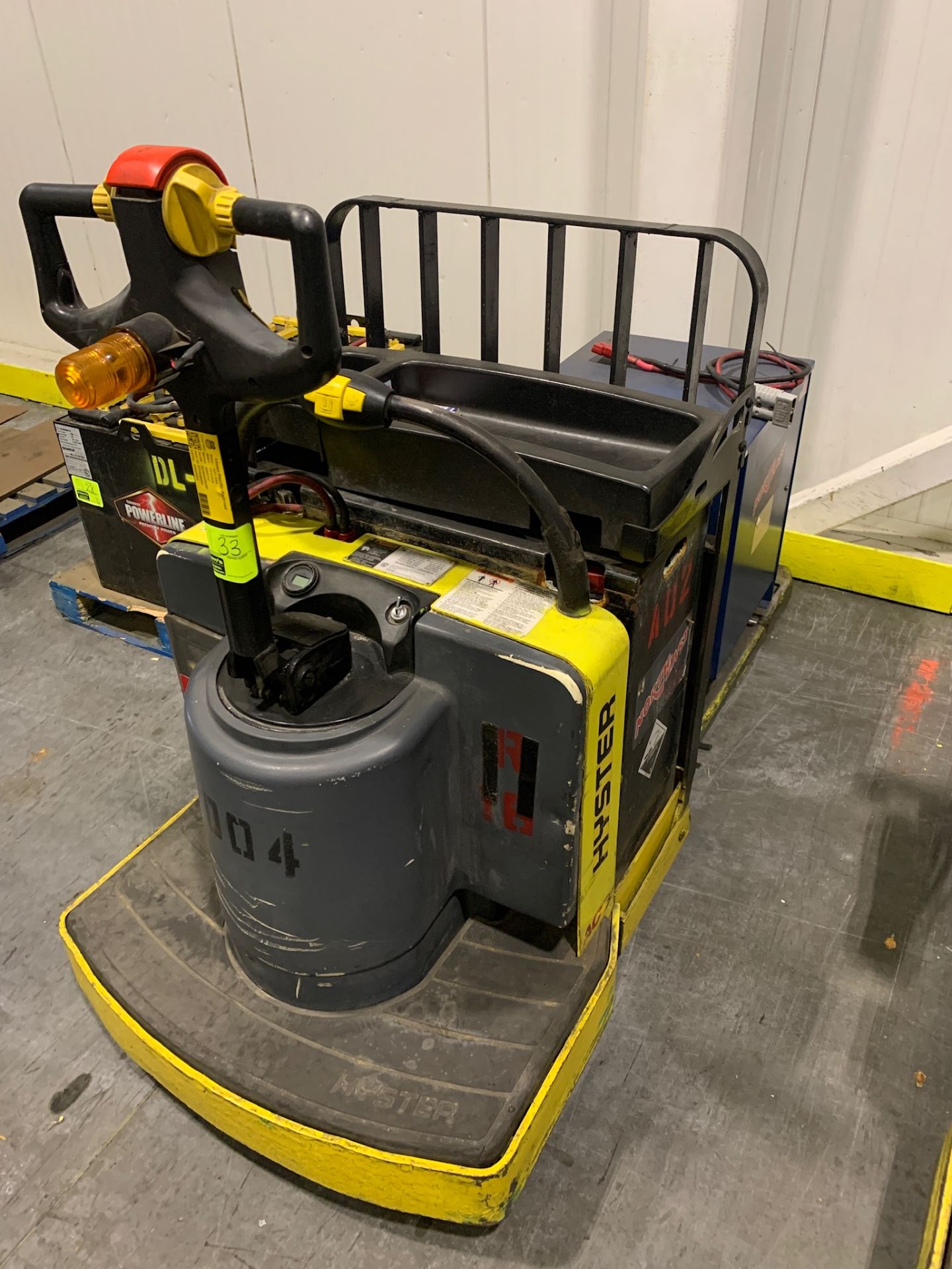 Hyster pallet jack with batter and charger; 4610 HOURS