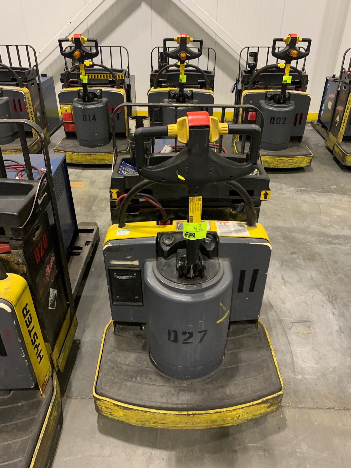 Hyster pallet jack with batter and charger; 6660 HOURS