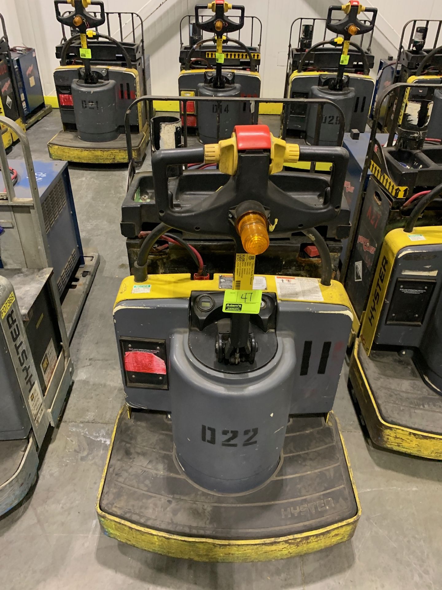 Hyster pallet jack with batter and charger; 7630 HOURS