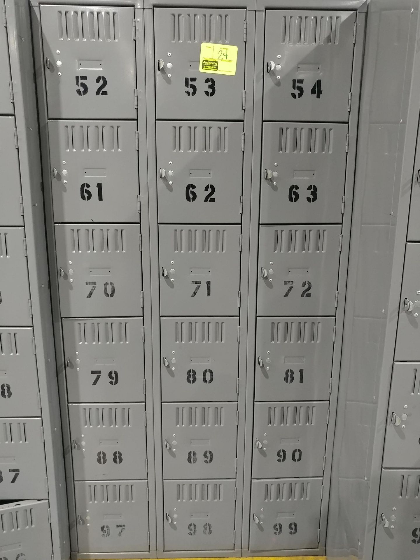 18 unit locker set