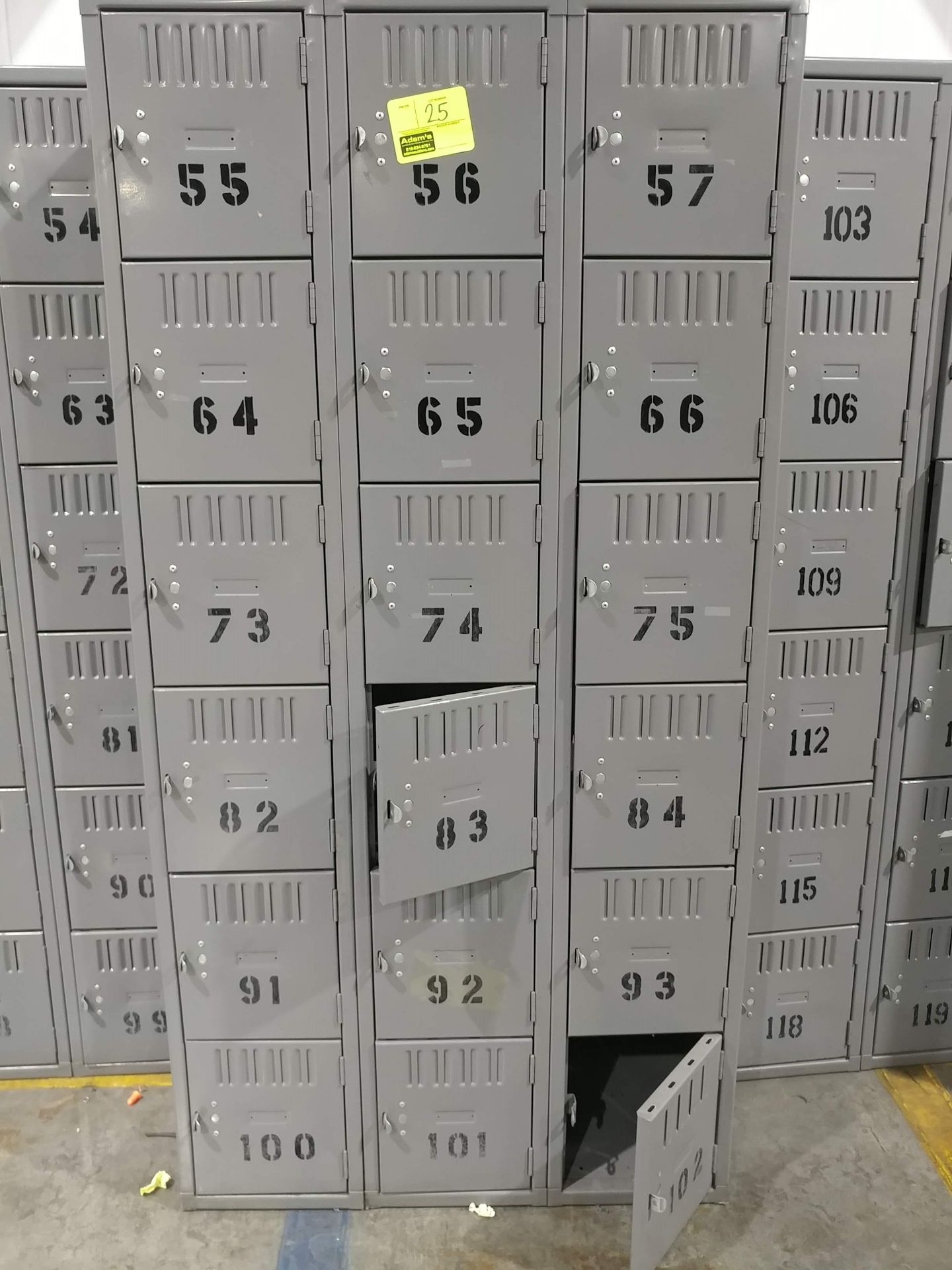 18 unit locker set