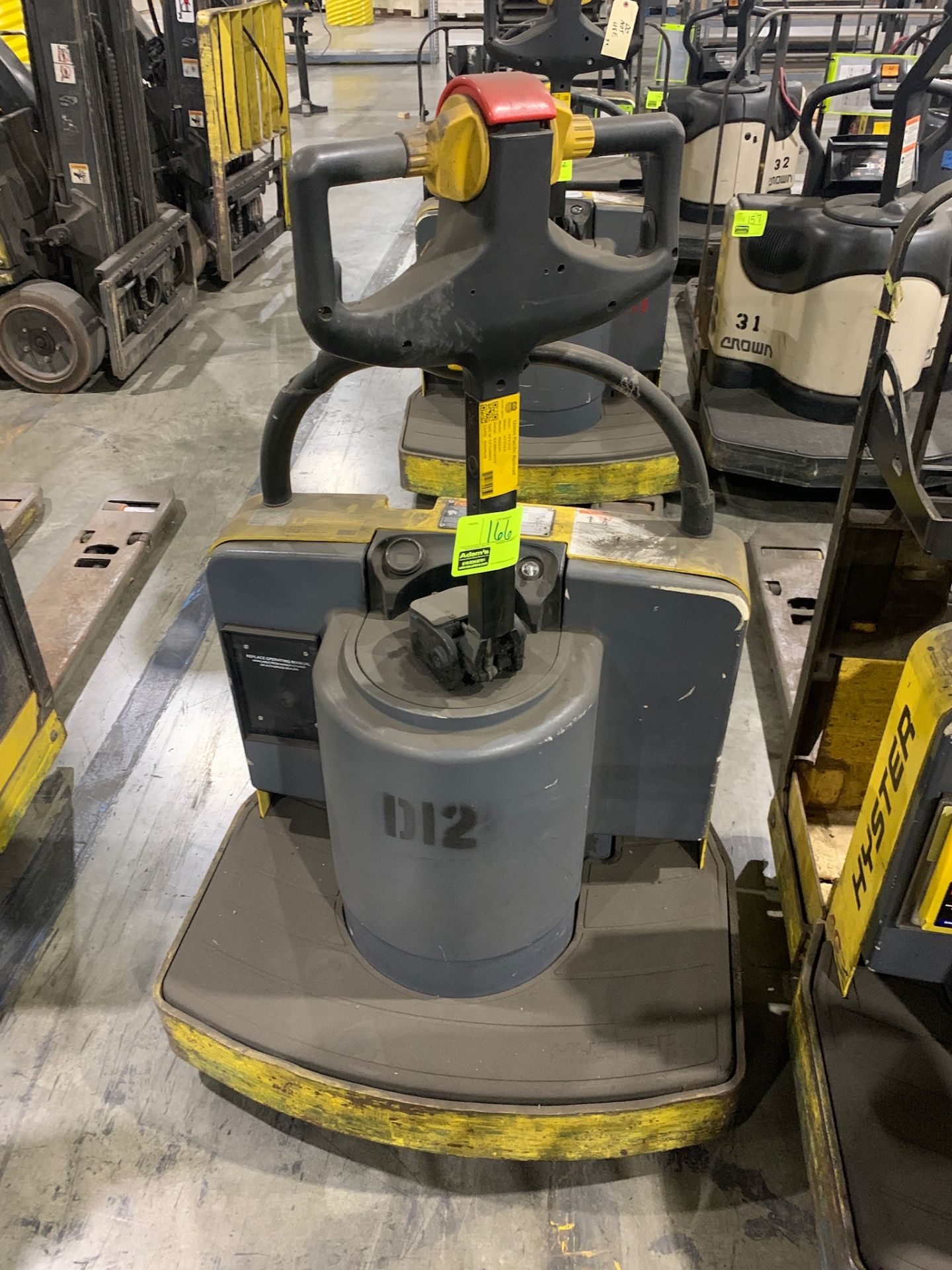 Hyster pallet jack. No battery