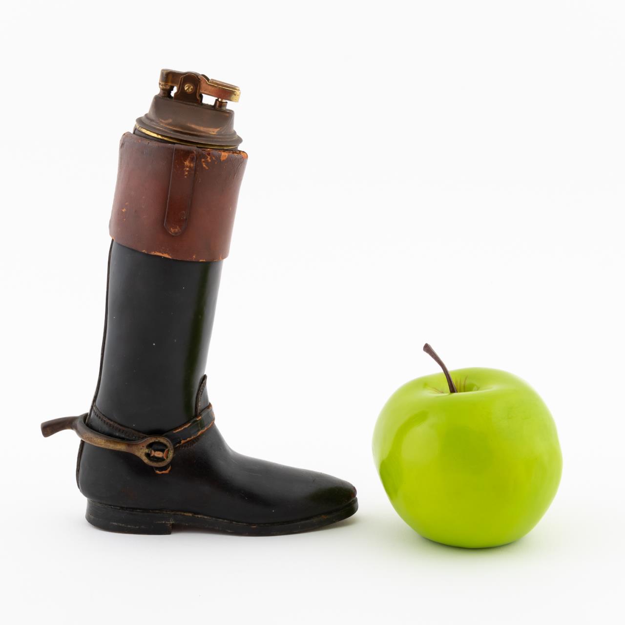 LEATHER RIDING BOOT FORM DESK LIGHTER - Image 2 of 6