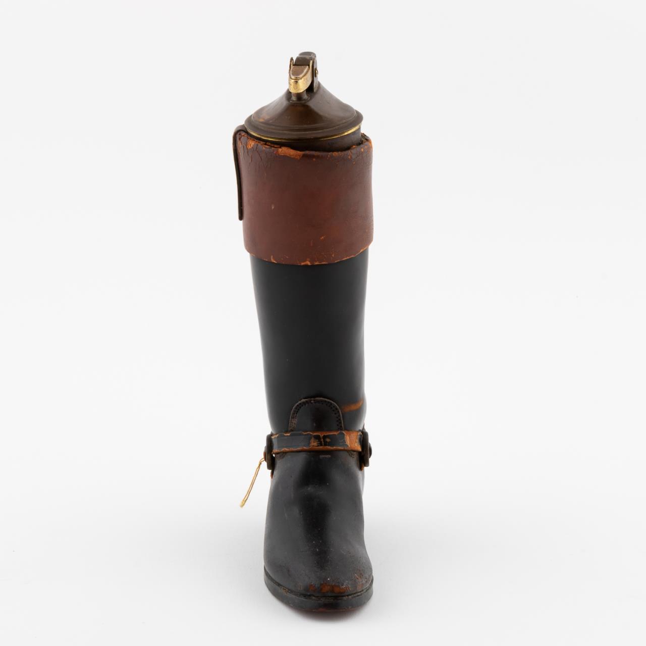 LEATHER RIDING BOOT FORM DESK LIGHTER - Image 3 of 6