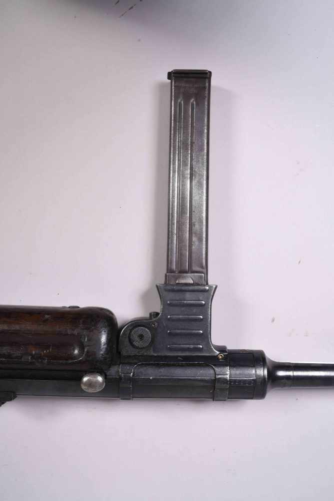 All- Pistolet Mitrailleur MP 41. Système Schmeisser, fabrication Haenel à Sulh. Crosse en bois et - Image 4 of 6