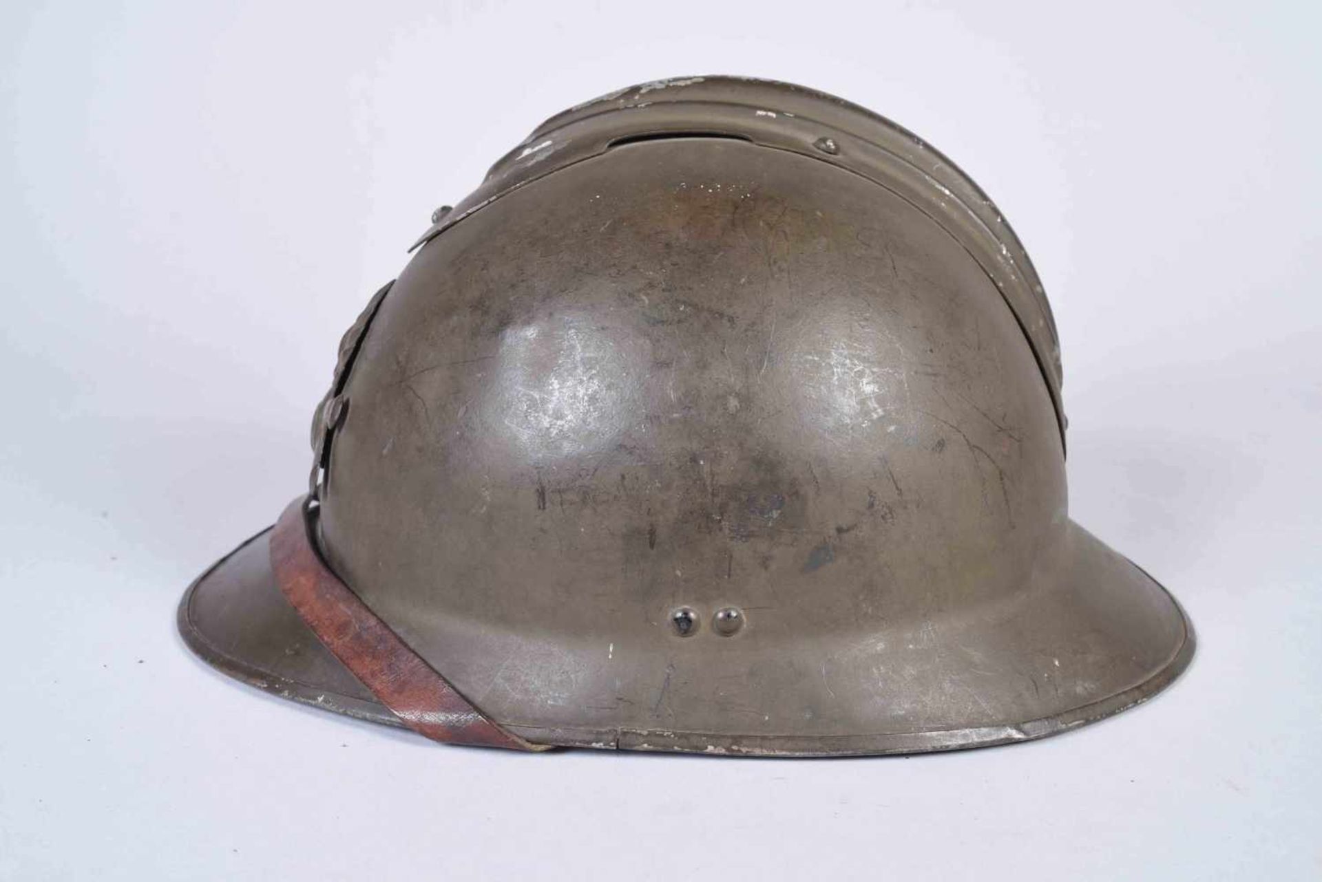 Casque Adrian modèle 26. Attribut d’Artillerie modèle 15. Fabricant DUNOIS-VINCENNES. Peinture d’ - Bild 2 aus 5