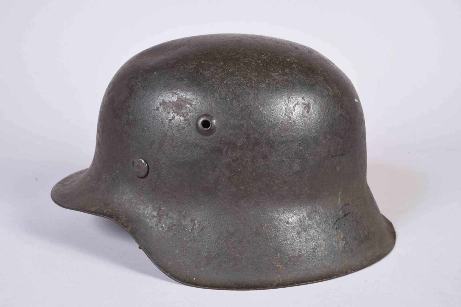 Casque Allemand modèle 42 de l’armée de terre (HEER) sans insigne. Peinture Feldgrau d’usine HKP 64- - Bild 2 aus 9