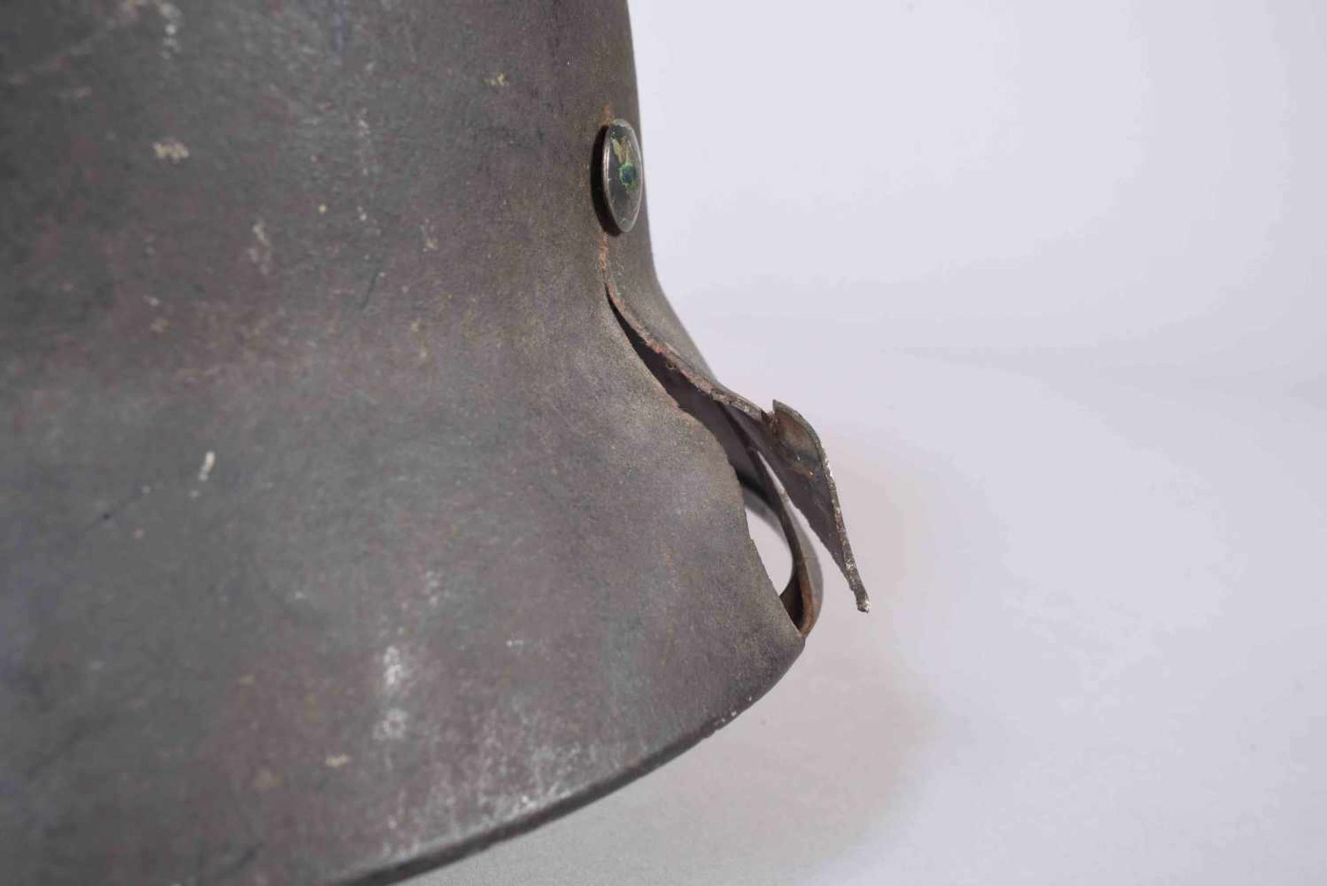 Casque Allemand modèle 35 de l’armée de l’air (LUFTWAFFE). Fabricant Quist, Q62 N° de série 4768. - Bild 5 aus 7