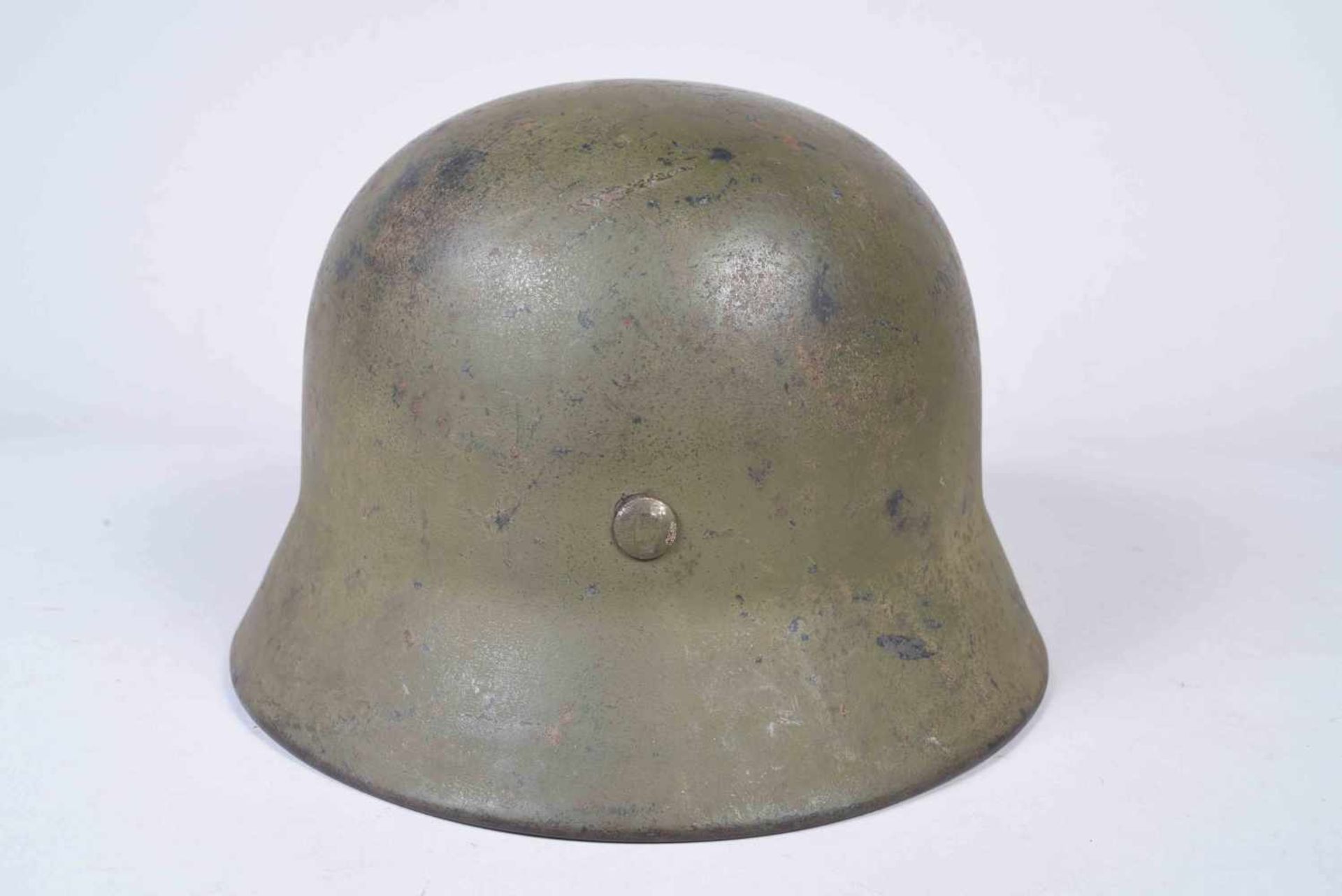 Casque Allemand modèle 1940. Fabricant ET62. N° de série 842. Peinture d'usine bleue recouverte d' - Bild 4 aus 7