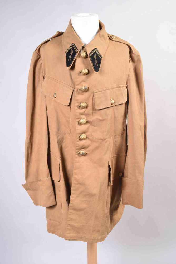 FR- Vareuse du 39e Régiment d’Aviation en toile beige à 4 poches, col aiglon, pattes de col en