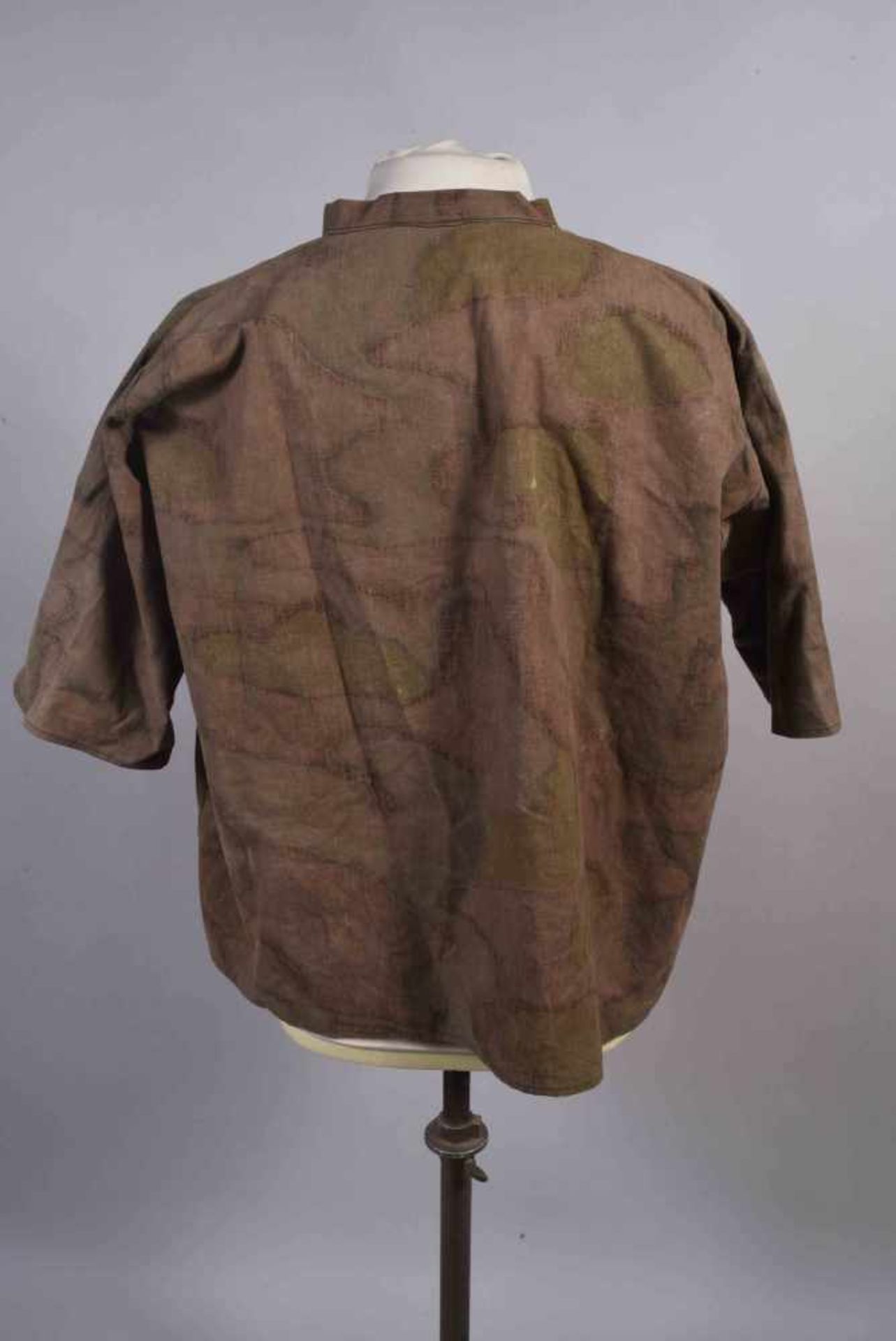 FR- Bluse ou chemisette réalisée en toile de tente camouflée italienne, assemblée du côté non - Bild 3 aus 4