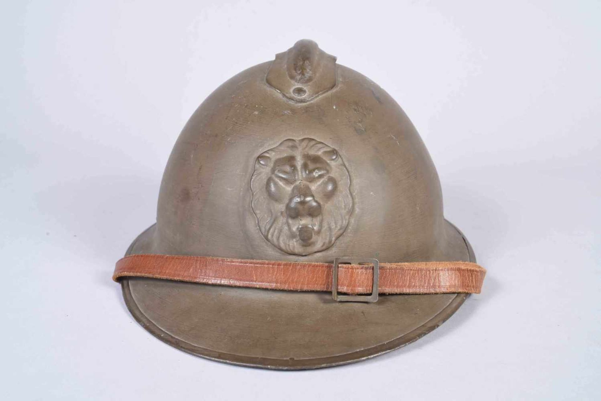 Casque Adrian modèle 31 du Royaume de Belgique. Peinture kaki d’usine recouverte d’une couche de