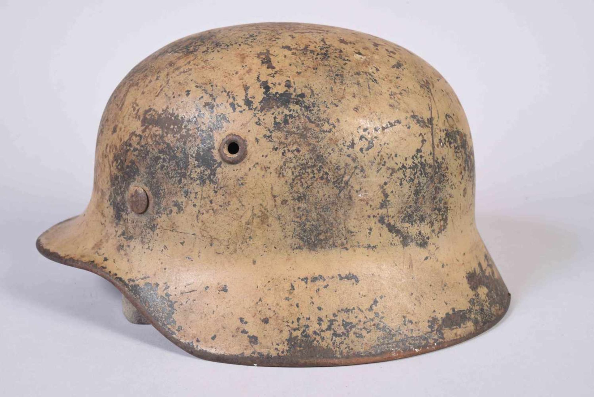 Casque Allemand Modèle 40 armée de Terre (HEER). Fabriquant Q64 le n° de série n’est pas visible. - Image 2 of 8