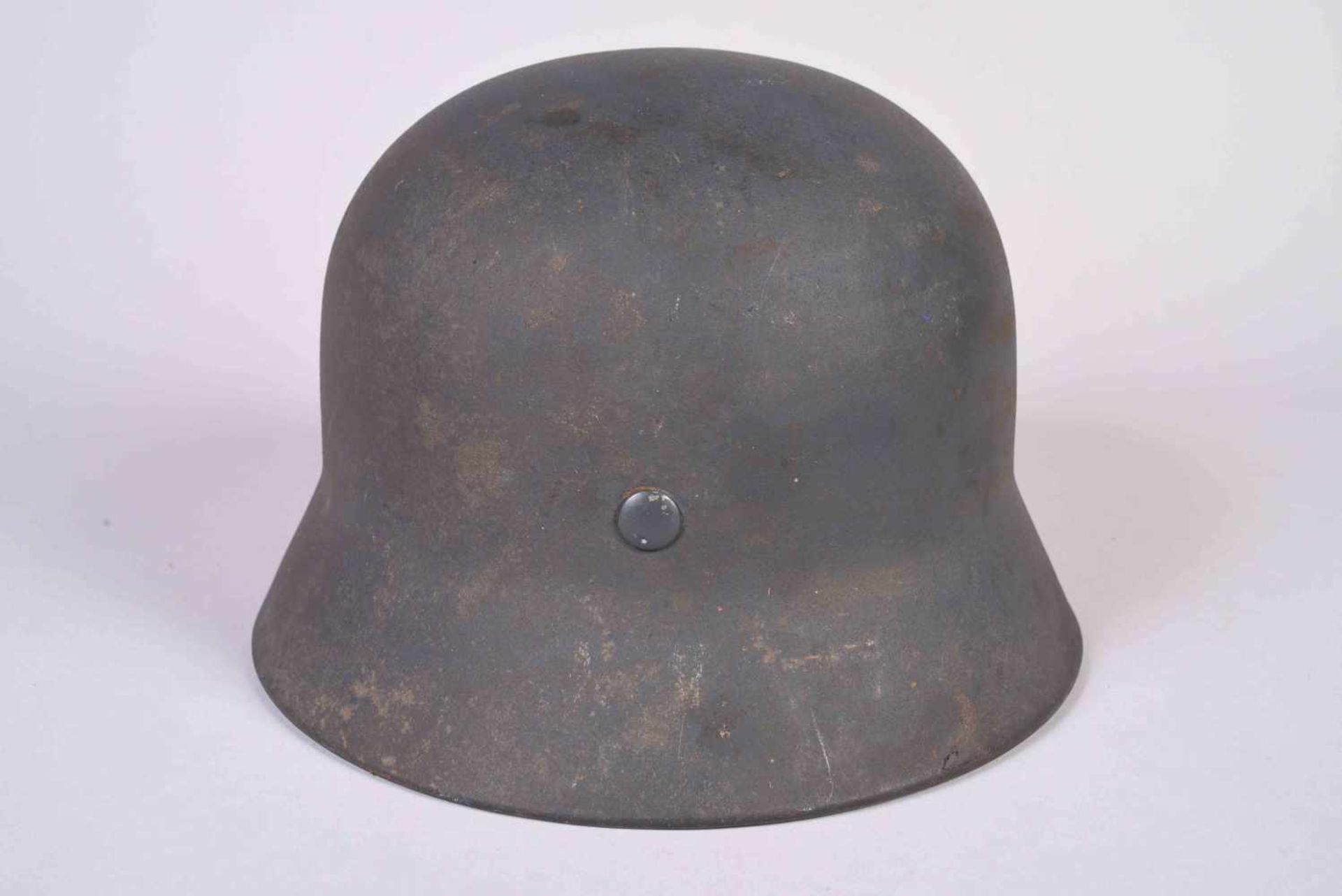 Casque allemand modèle 40 de l’armée de l’air. Fabricant Q66. Série CL26. Peinture bleu d’usine. - Bild 4 aus 7