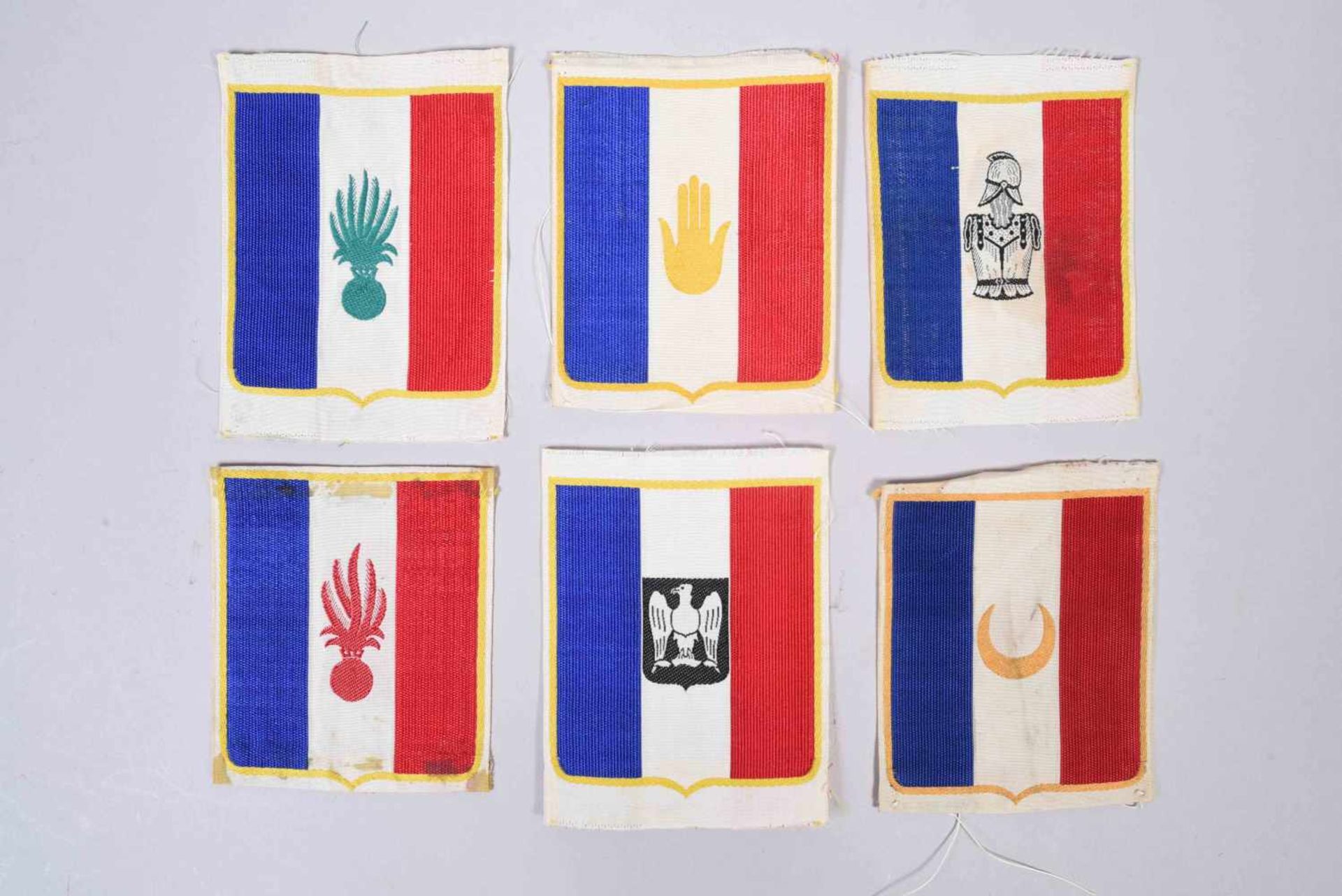 6 insignes en tissu brodée pour la tenue de sport de l’Armée d’Armistice de Vichy dont : Tirailleurs