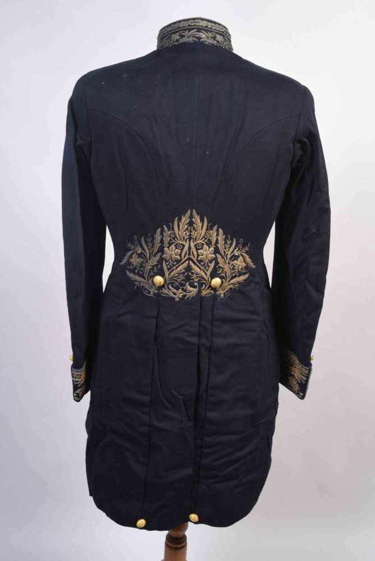 FR- Uniforme de consul. Habit-veste en drap bleu national richement brodé sur le col, les - Bild 6 aus 12