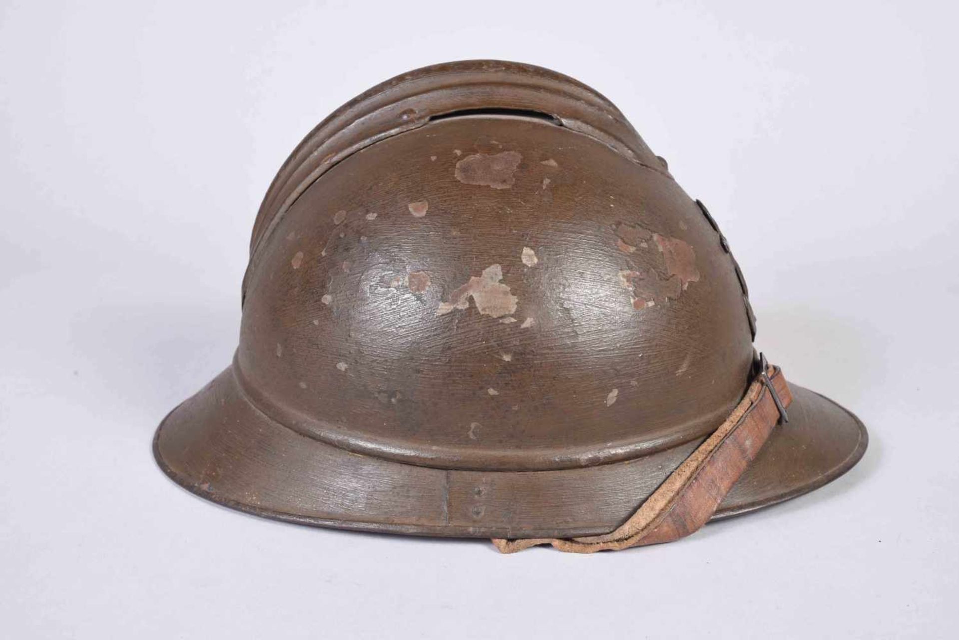 Casque Adrian modèle 15 attribut de la coloniale modèle 29. Peinture kaki appliquée au pinceau sur - Bild 4 aus 8