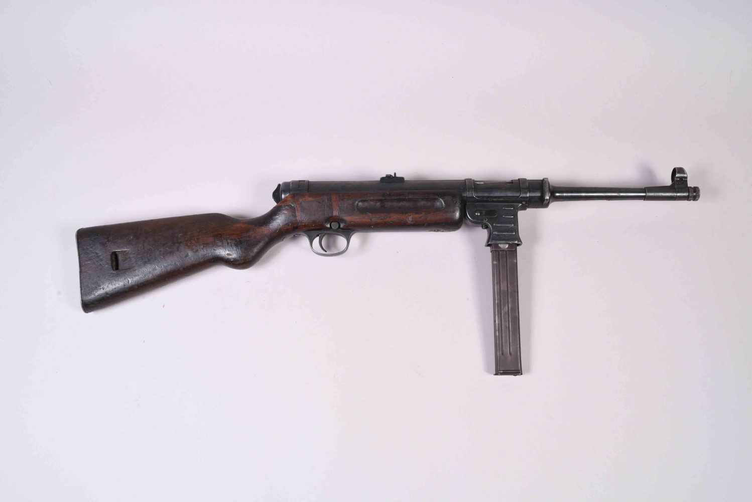 All- Pistolet Mitrailleur MP 41. Système Schmeisser, fabrication Haenel à Sulh. Crosse en bois et