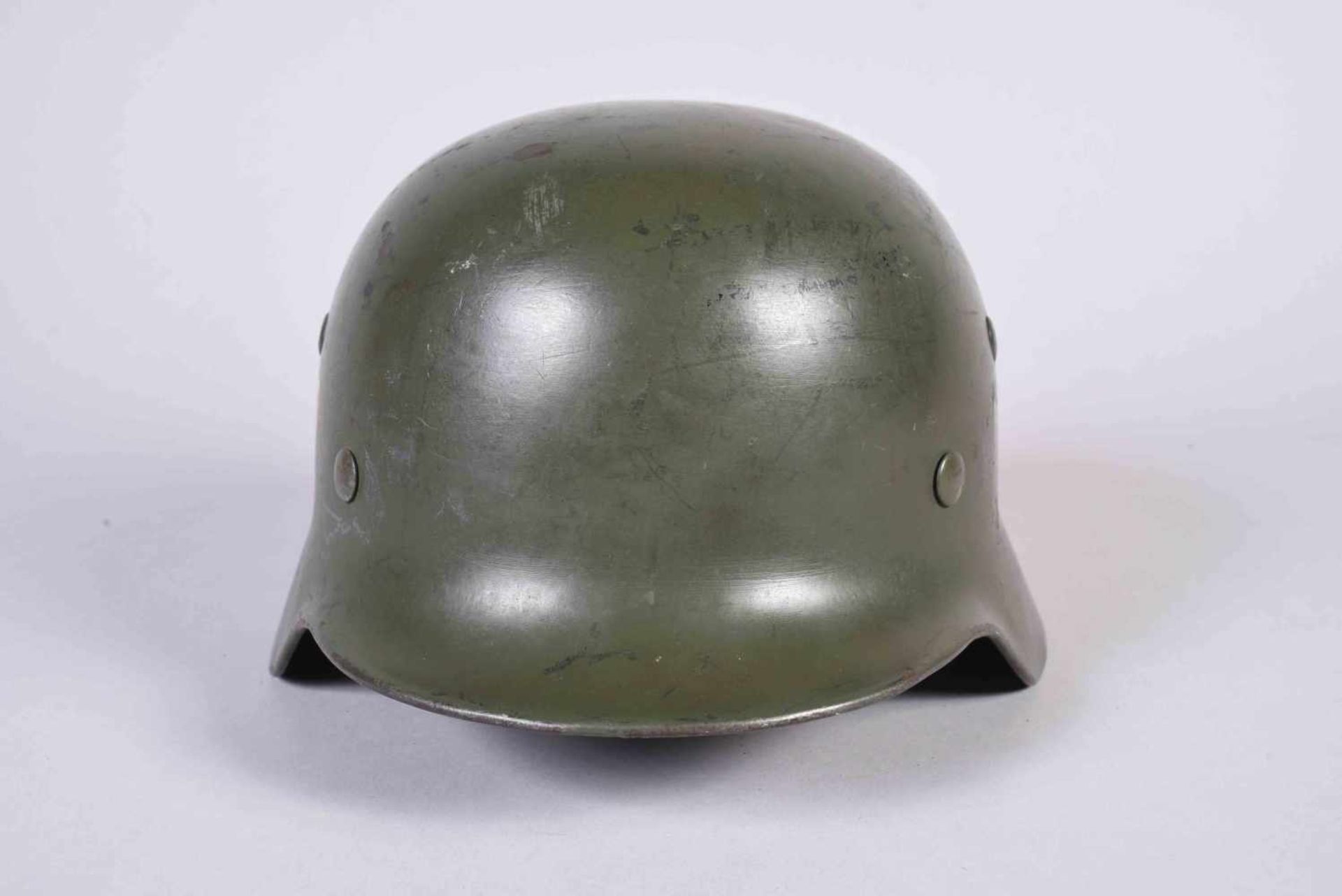 Casque Allemand Modèle 35 de l’armée de terre (HEER) fabricant Eisen Hütten Werke ET 64 ; N° de