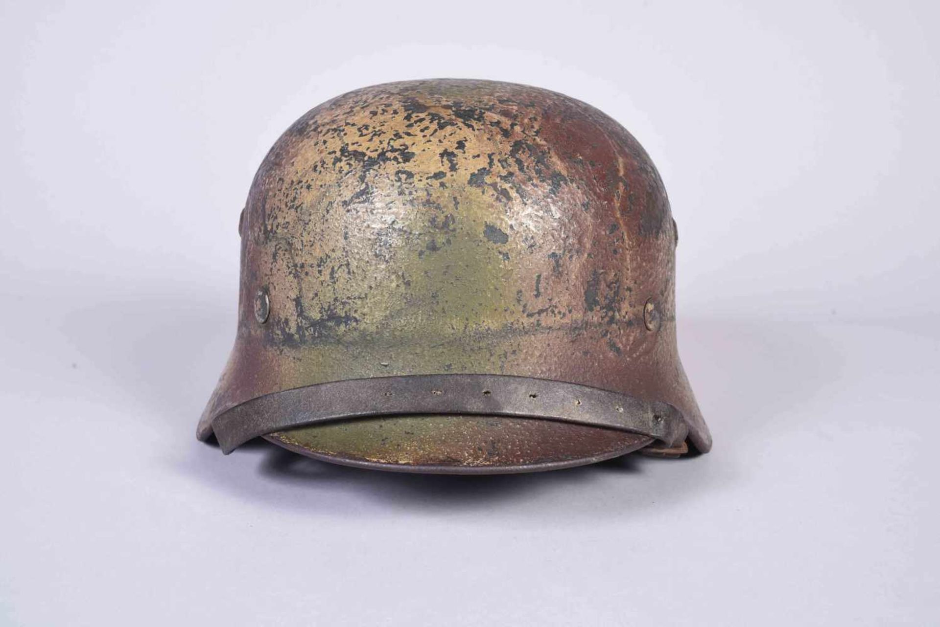 Casque Allemand Modèle 35 armée de Terre (HEER). Marquage fabricant et série recouverts de