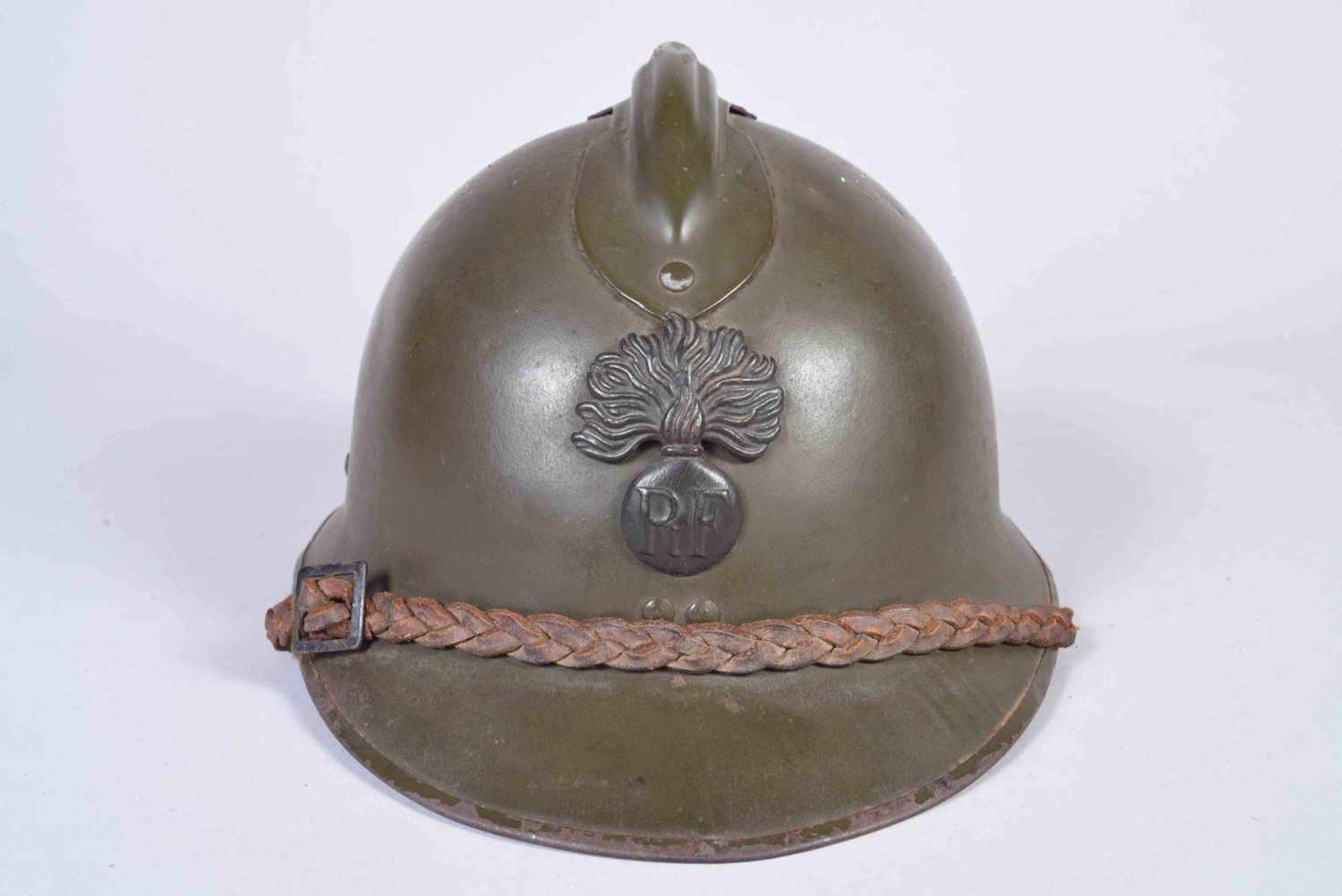 Casque Adrian modèle 26. Attribut infanterie Modèle 15 Fabricant Carpentier. Coque B. Peinture verte